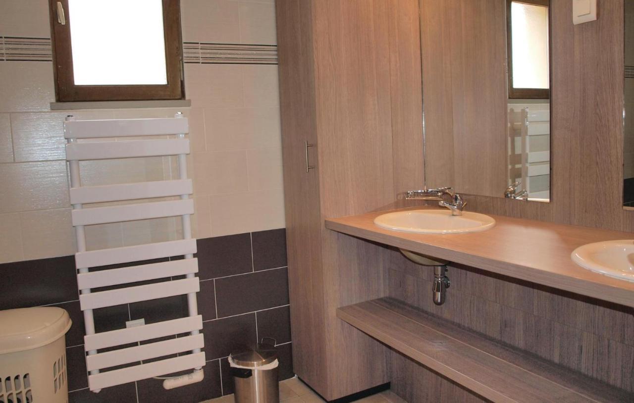 2 Bedroom Awesome Home In Mantallot Exterior photo